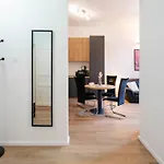Niko And Sofia\'S Apartment Urban Stay