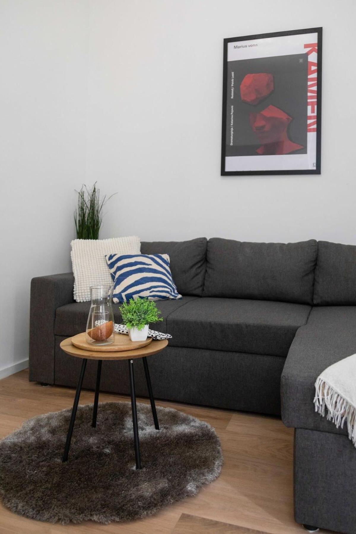 Niko And Sofia's Urban Apartment *